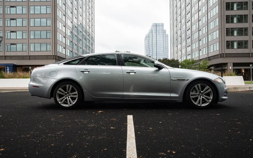 2011 Jaguar X351 XJ - Image 2 of 4