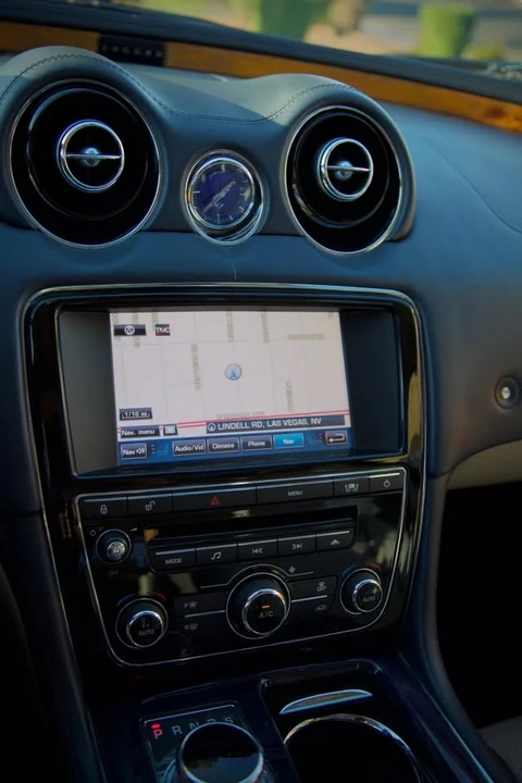 2011 Jaguar X351 XJ - Image 16 of 19