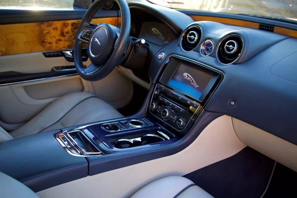 2011 Jaguar X351 XJ - Image 8 of 19