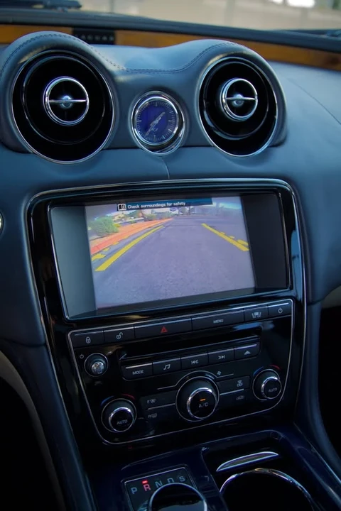 2011 Jaguar X351 XJ - Image 15 of 19