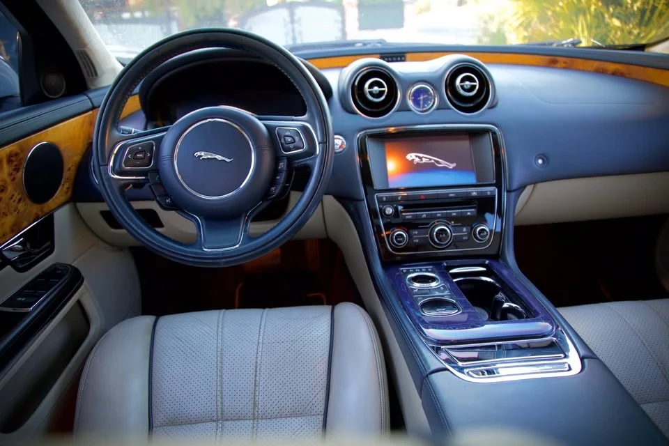 2011 Jaguar X351 XJ - Image 7 of 19