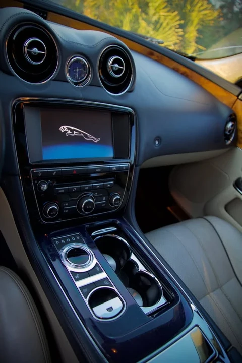 2011 Jaguar X351 XJ - Image 14 of 19