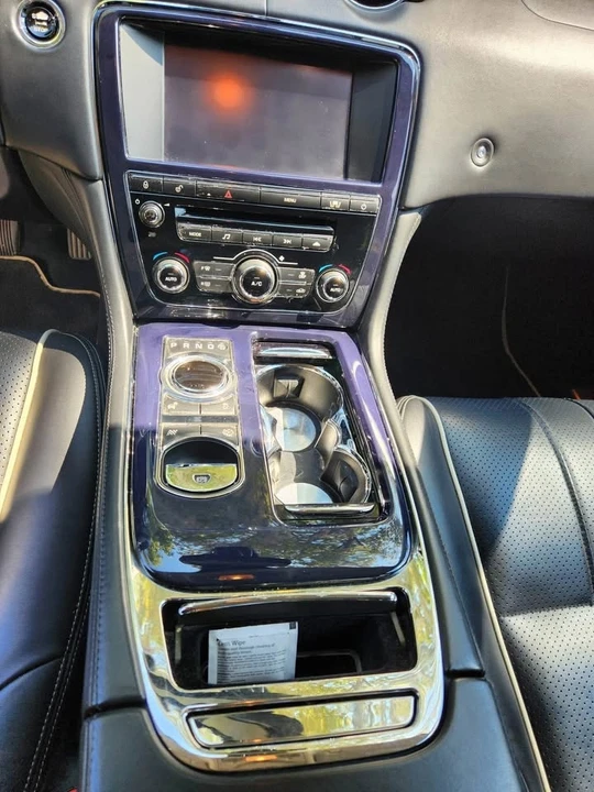 2011 Jaguar X351 XJ - Image 8 of 10