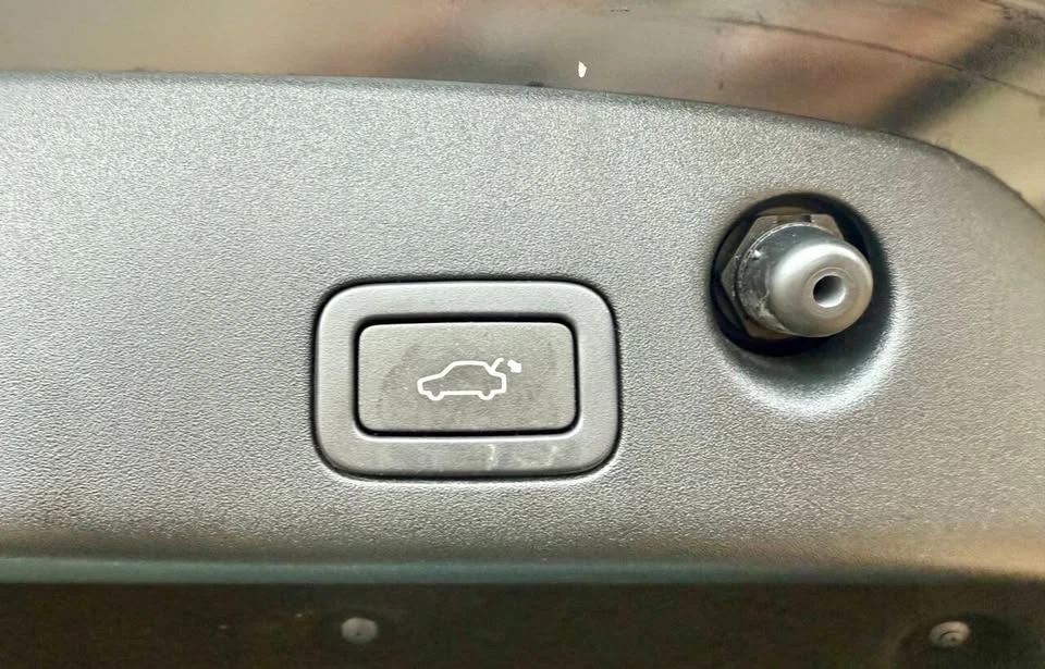 2011 Jaguar X351 XJ - Image 18 of 20