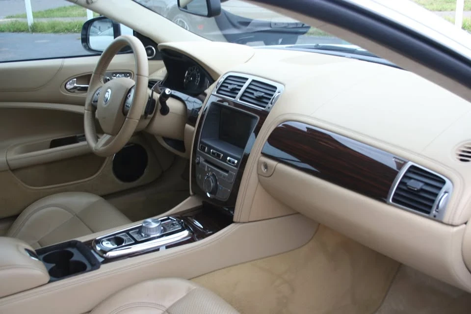 2011 Jaguar X150 XK - Image 6 of 10