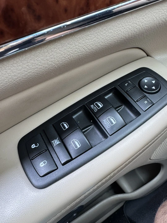 2011 Jeep WK2 Grand Cherokee - Image 11 of 16