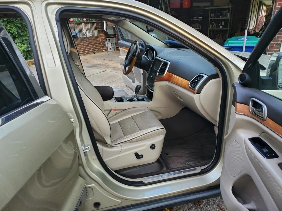 2011 Jeep WK2 Grand Cherokee - Image 2 of 11