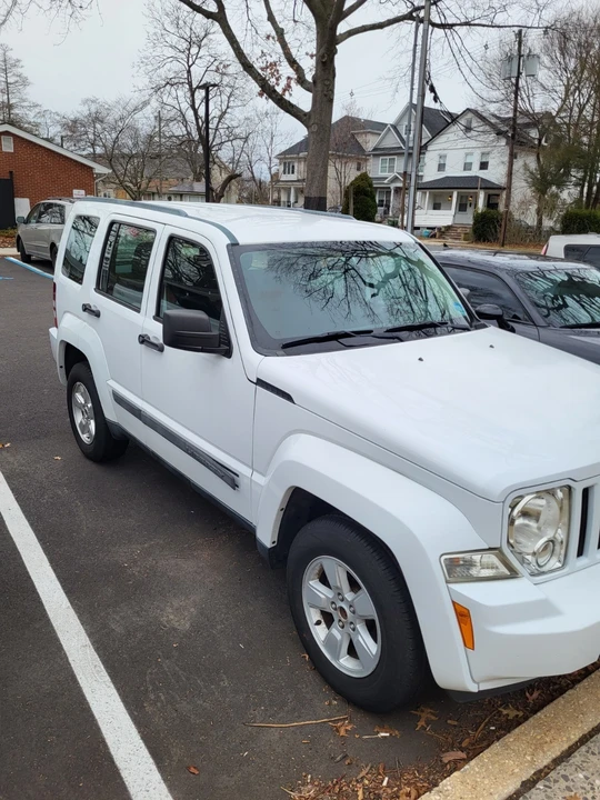 2011 Jeep KK Liberty - Image 2 of 14