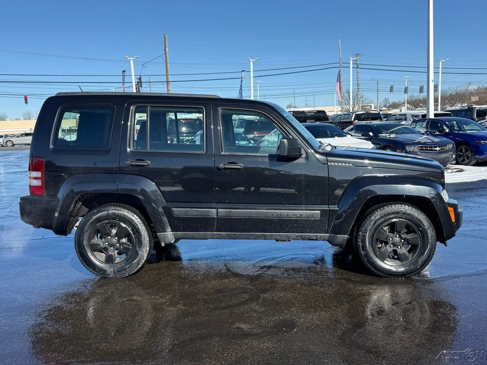 2011 Jeep KK Liberty - Image 2 of 12
