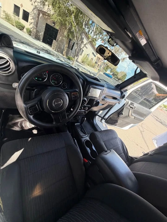 2011 Jeep Wrangler - Image 14 of 18