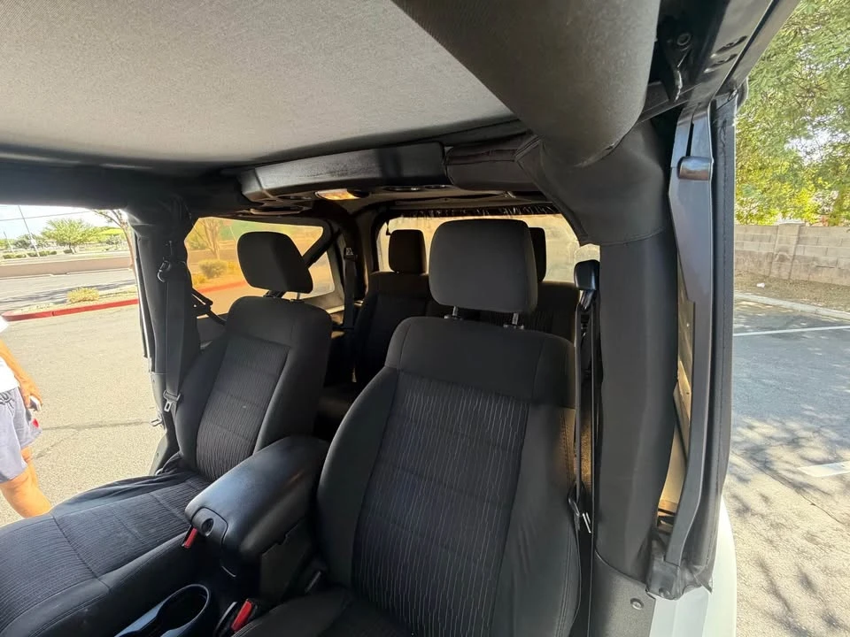 2011 Jeep Wrangler - Image 15 of 18