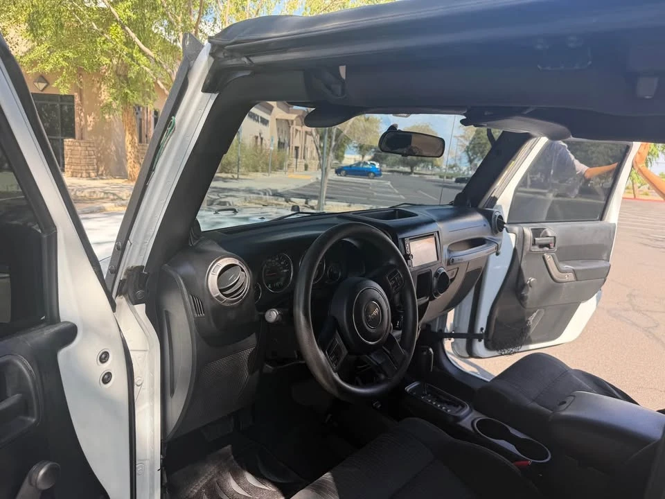 2011 Jeep Wrangler - Image 16 of 18
