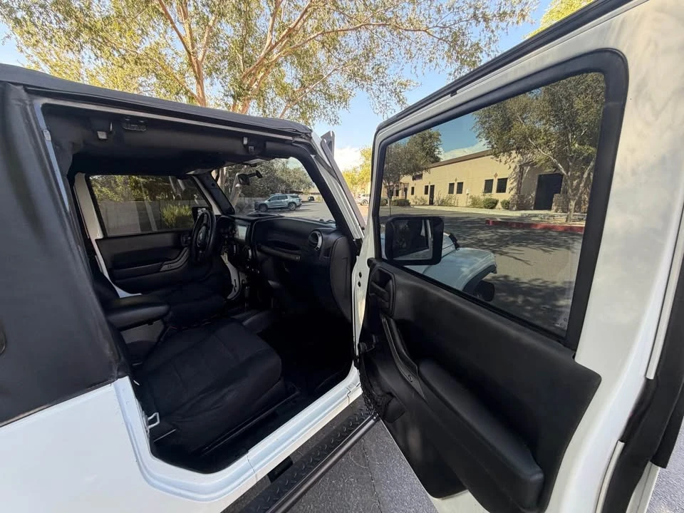 2011 Jeep Wrangler - Image 13 of 18