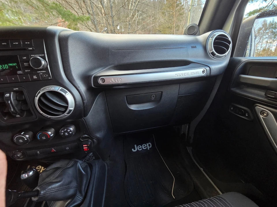 2011 Jeep JK Wrangler - Image 15 of 21
