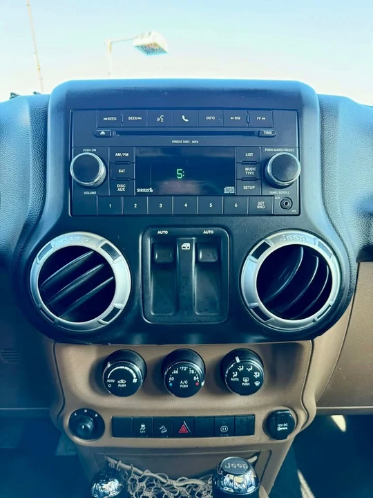 2011 Jeep JK Wrangler - Image 17 of 20