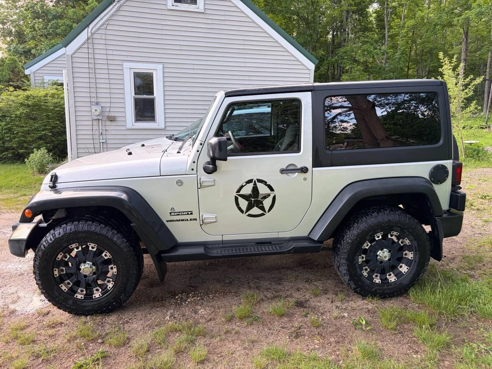 2011 Jeep Wrangler - Image 4 of 12