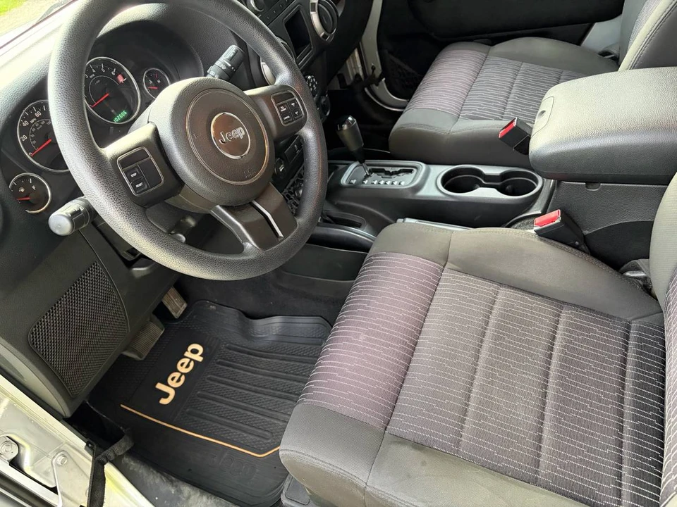 2011 Jeep Wrangler - Image 8 of 12