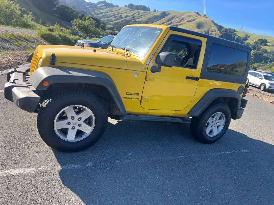 2011 Jeep Wrangler - Image 3 of 8