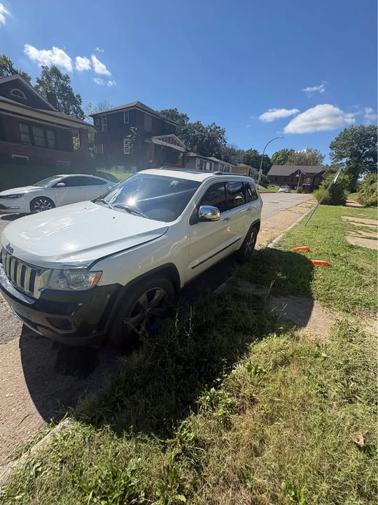 2011 Jeep WK2 Grand Cherokee - Image 2 of 4