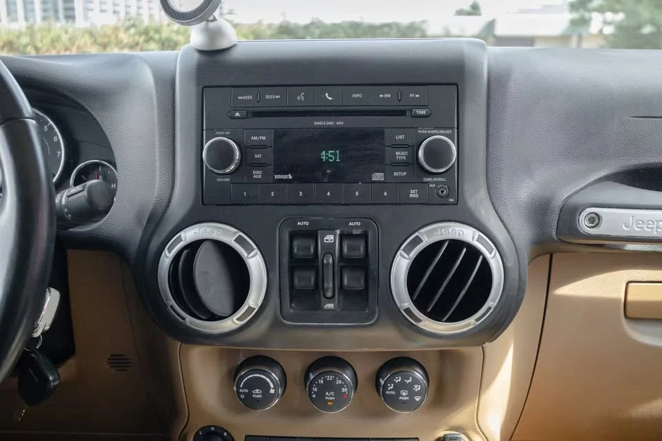 2011 Jeep JK Wrangler - Image 14 of 17
