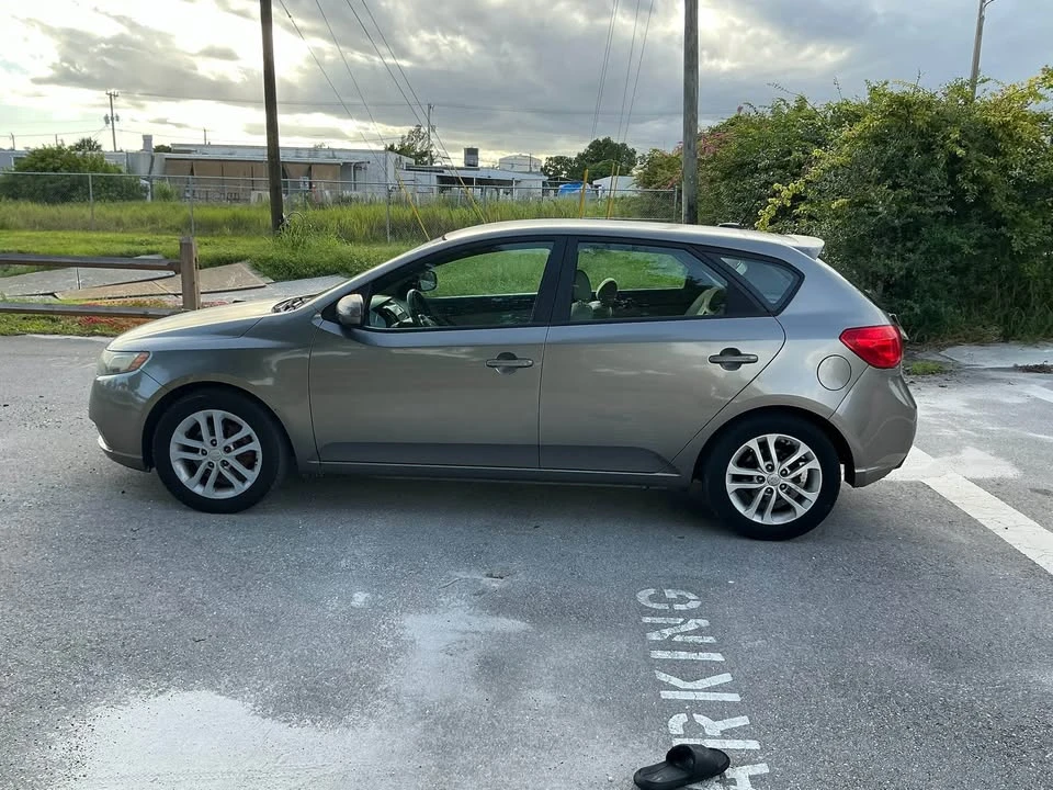 2011 Kia Forte - Image 6 of 12