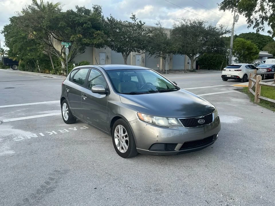 2011 Kia Forte - Image 2 of 12