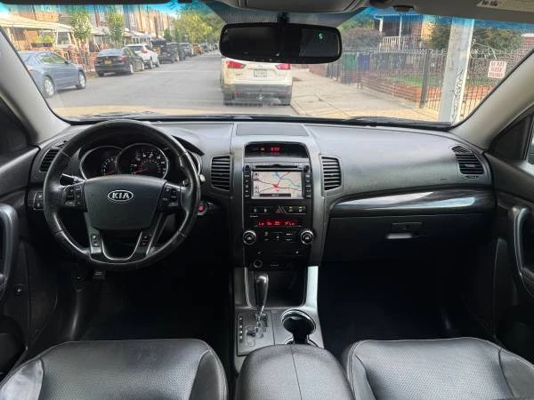2011 Kia Sorento - Image 12 of 31