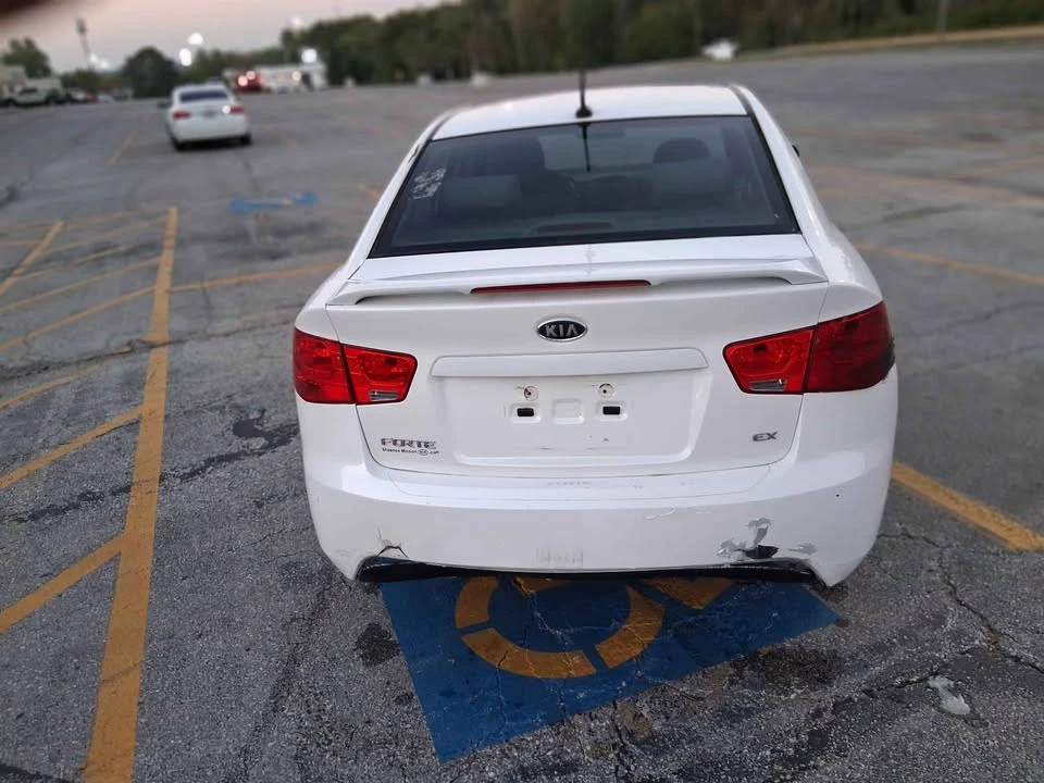 2011 Kia Forte - Image 5 of 10