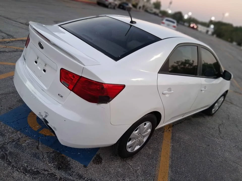 2011 Kia Forte - Image 2 of 10
