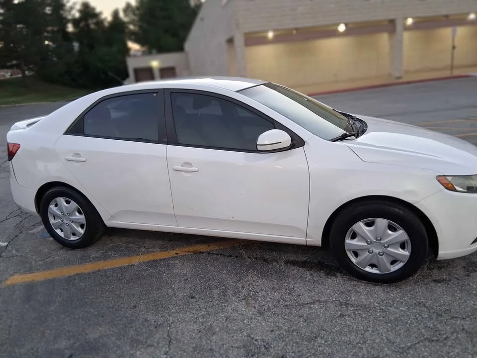 2011 Kia Forte - Image 7 of 10