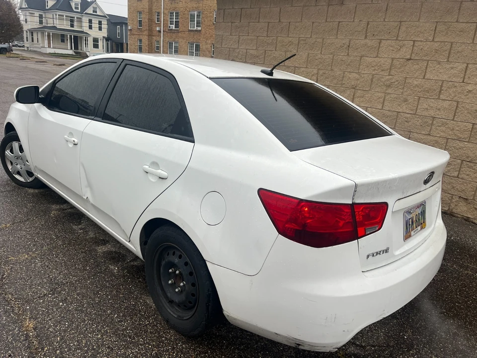 2011 Kia Forte - Image 2 of 10