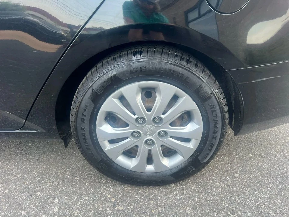 2011 Kia Forte - Image 11 of 12
