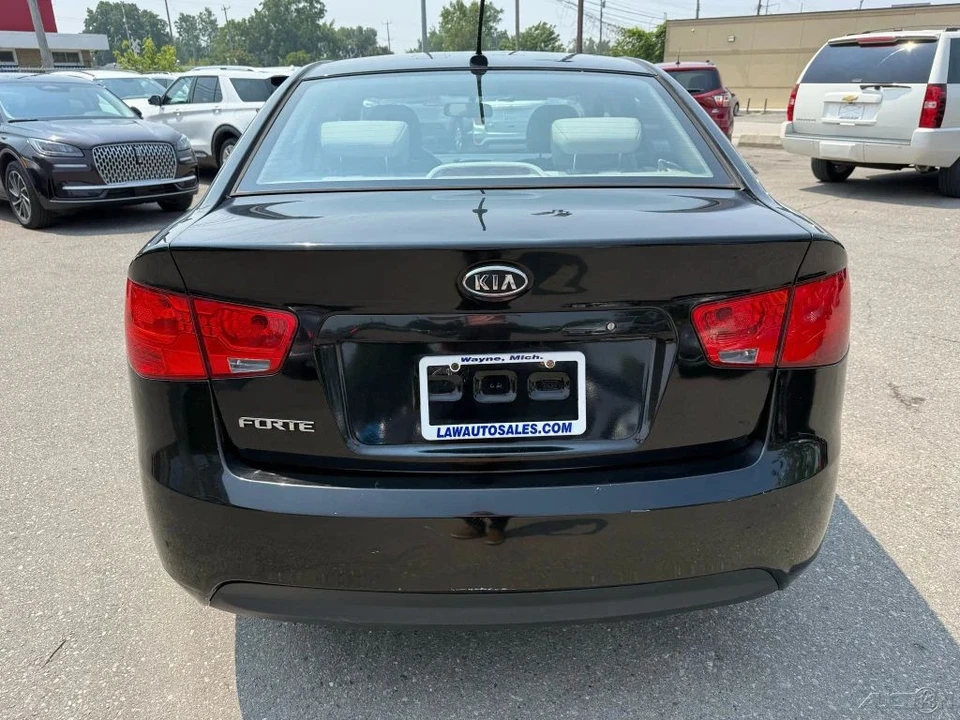 2011 Kia Forte - Image 6 of 12