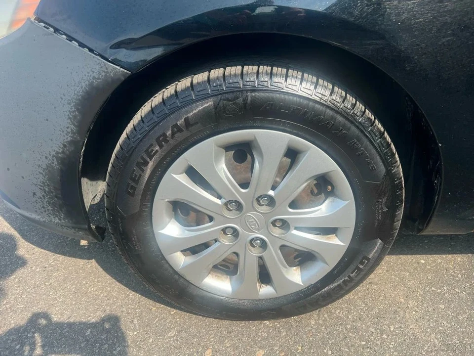 2011 Kia Forte - Image 10 of 12