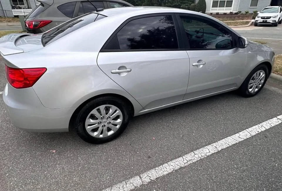 2011 Kia Forte - Image 2 of 4