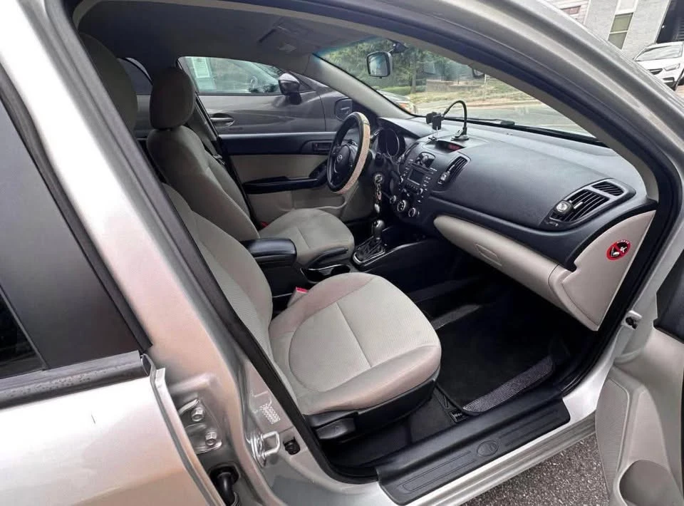2011 Kia Forte - Image 3 of 4
