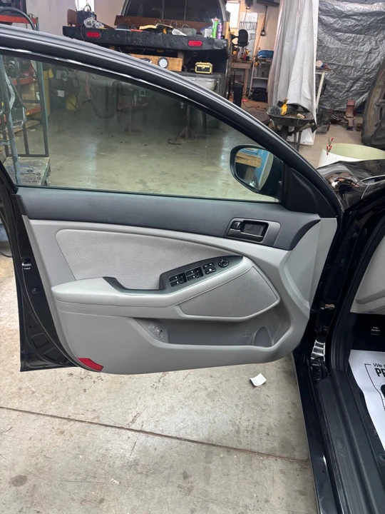 2011 Kia Optima/K5 - Image 10 of 10