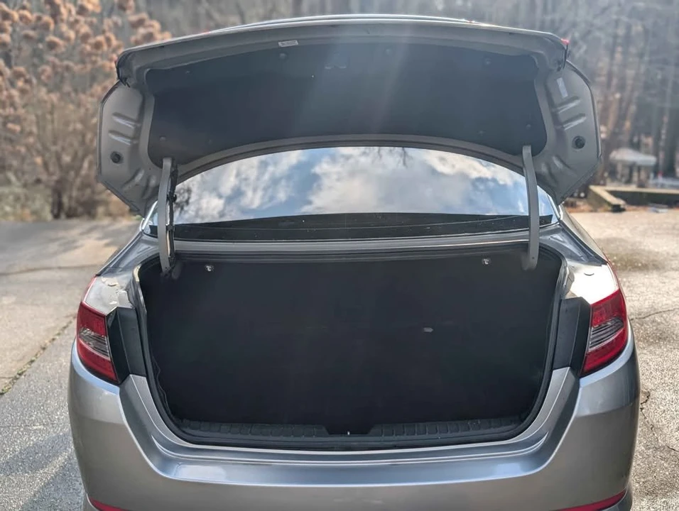 2011 Kia Optima/K5 - Image 9 of 15