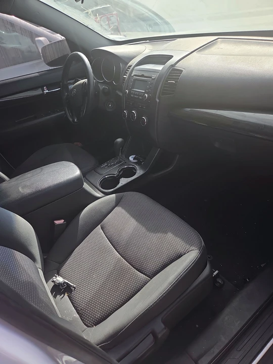2011 Kia Sorento - Image 6 of 9