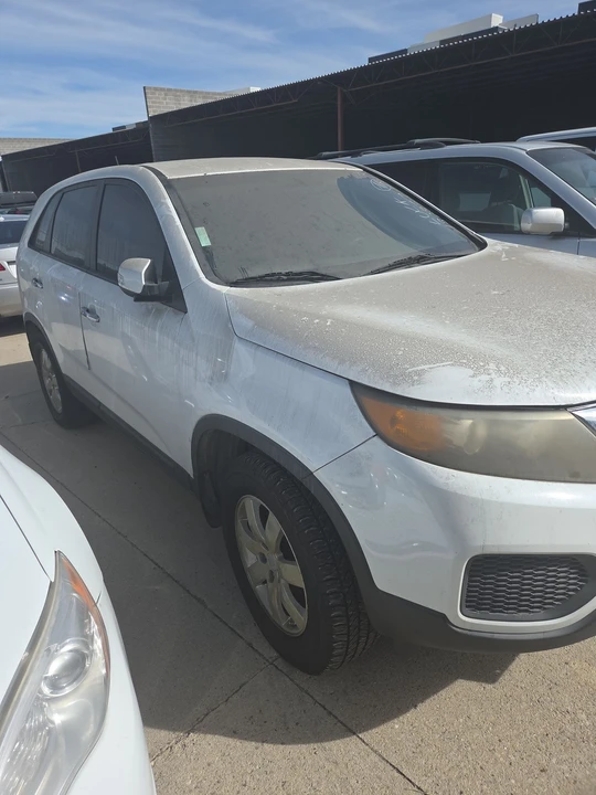 2011 Kia Sorento - Image 3 of 9