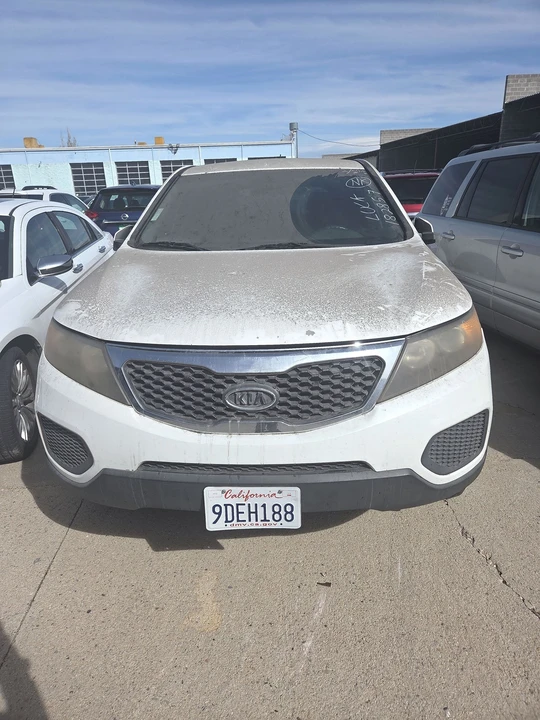2011 Kia Sorento - Image 2 of 9