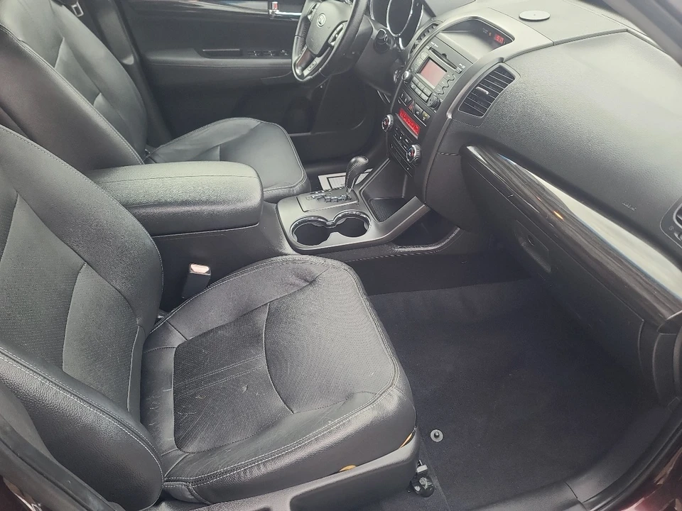 2011 Kia Sorento - Image 16 of 21