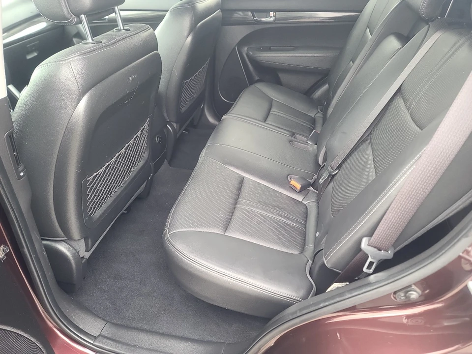 2011 Kia Sorento - Image 11 of 21