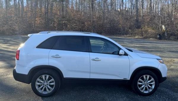 2011 Kia Sorento - Image 5 of 21