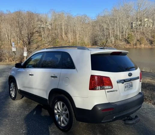 2011 Kia Sorento - Image 2 of 21