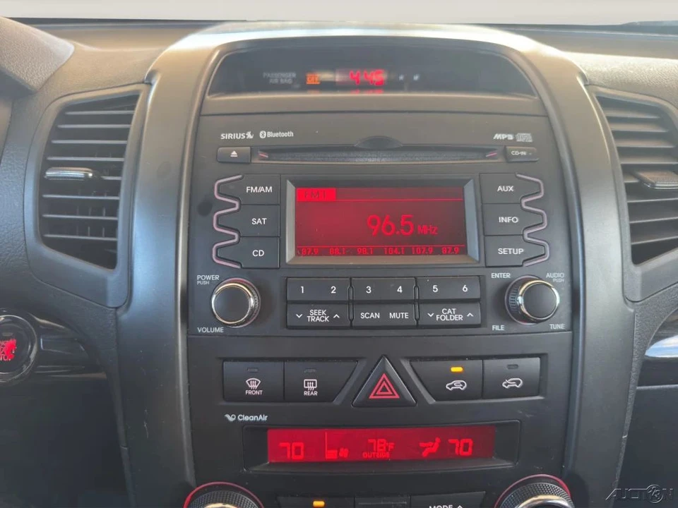 2011 Kia Sorento - Image 17 of 21