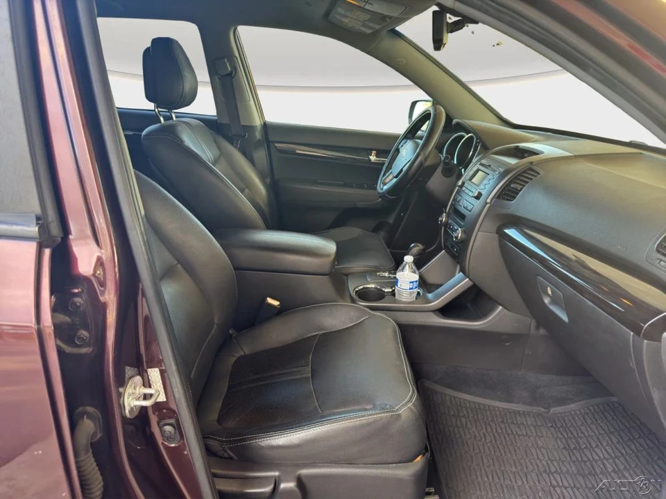 2011 Kia Sorento - Image 19 of 21