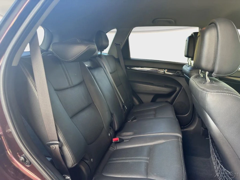 2011 Kia Sorento - Image 20 of 21