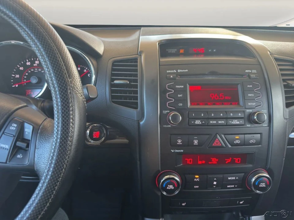 2011 Kia Sorento - Image 16 of 21