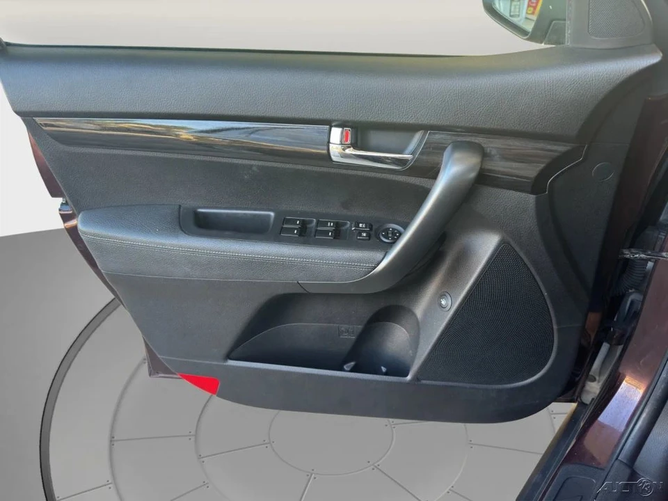 2011 Kia Sorento - Image 13 of 21